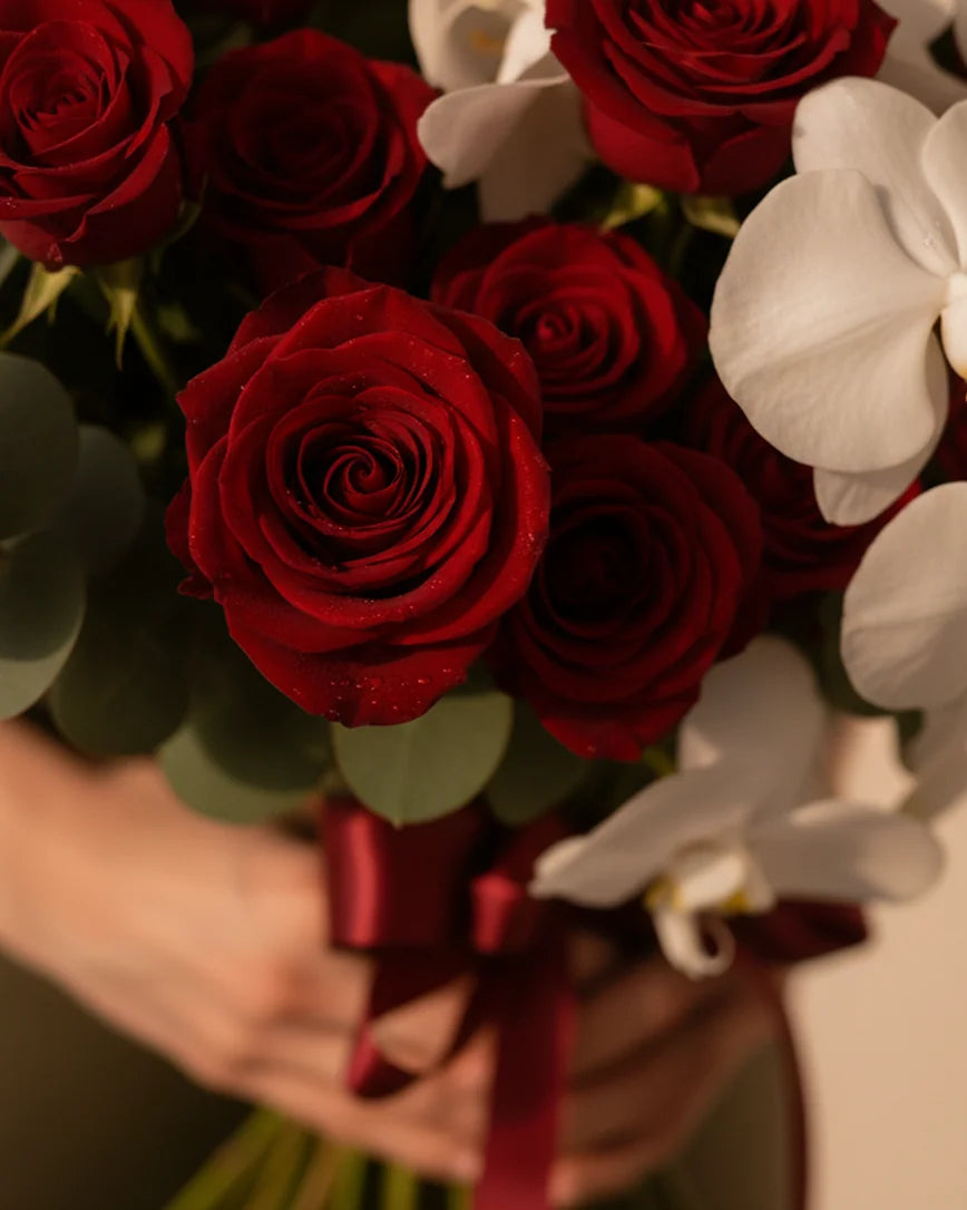 A Jamais detail — luxury flowers Dubai | Miss Florenski