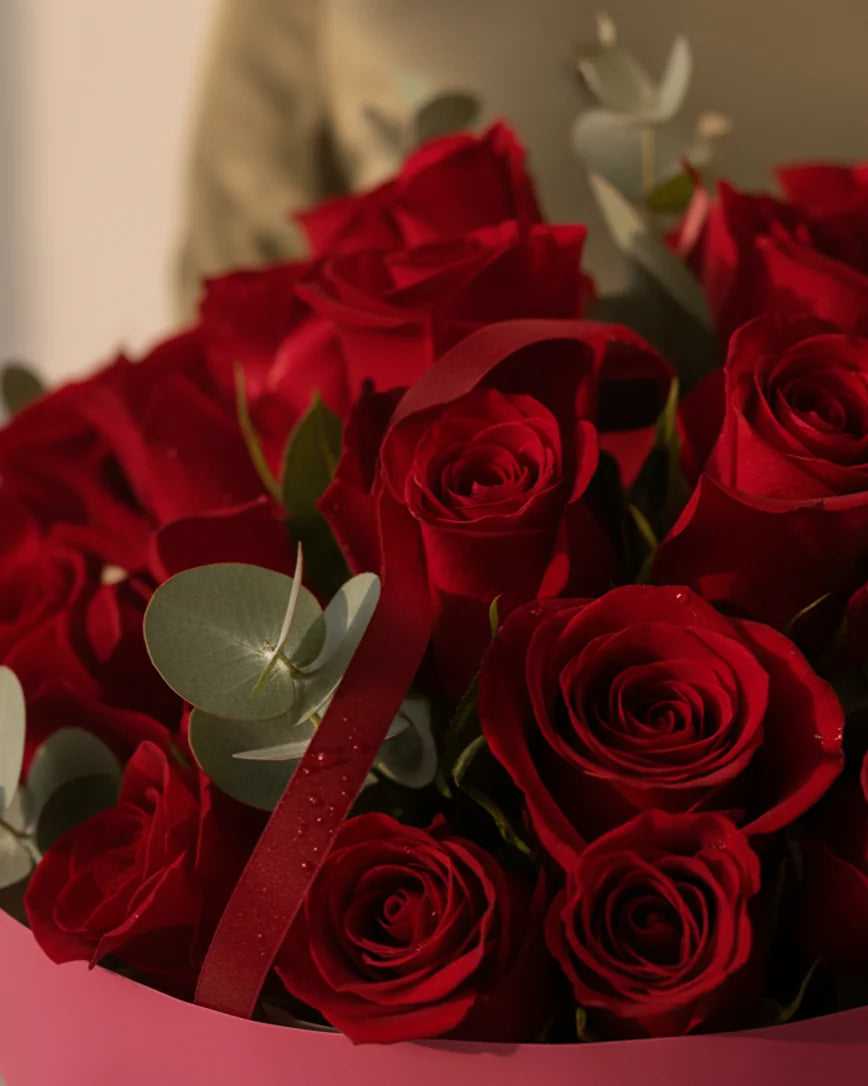 Baiser Rose detail — luxury flowers Dubai | Miss Florenski