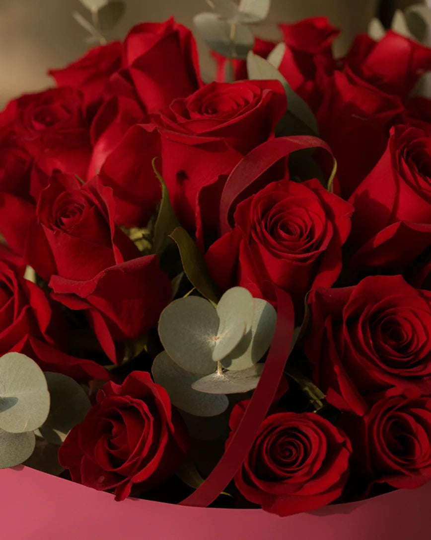 Baiser Rose detail — luxury flowers Dubai | Miss Florenski