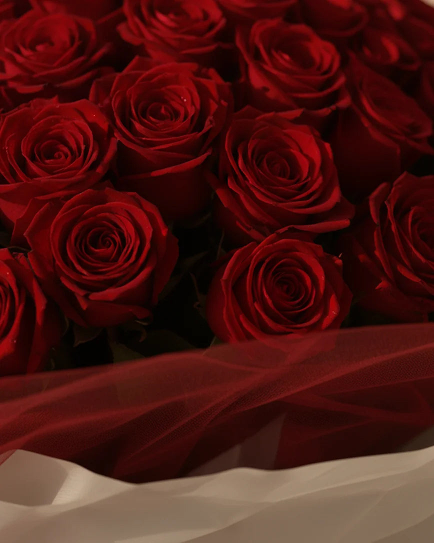 Eternité Rouge detail — luxury flowers Dubai | Miss Florenski