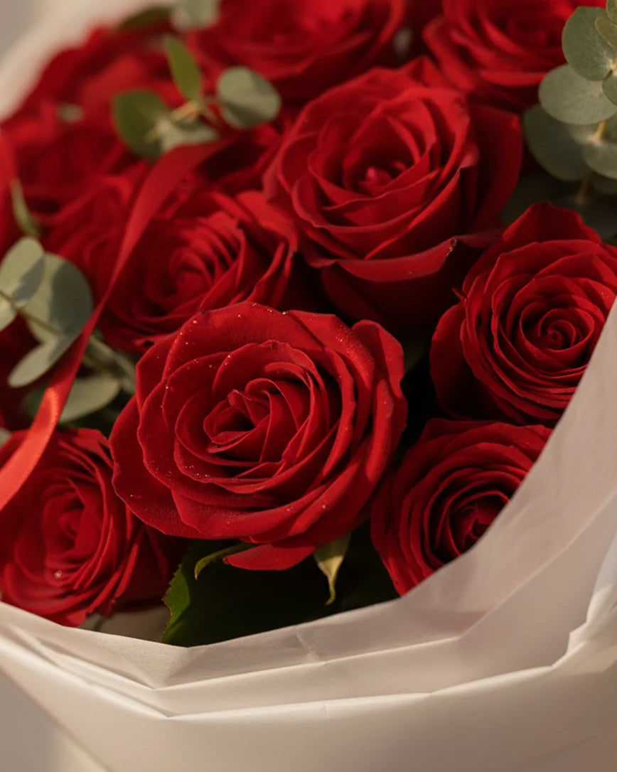 Je T'aime detail — luxury flowers Dubai | Miss Florenski