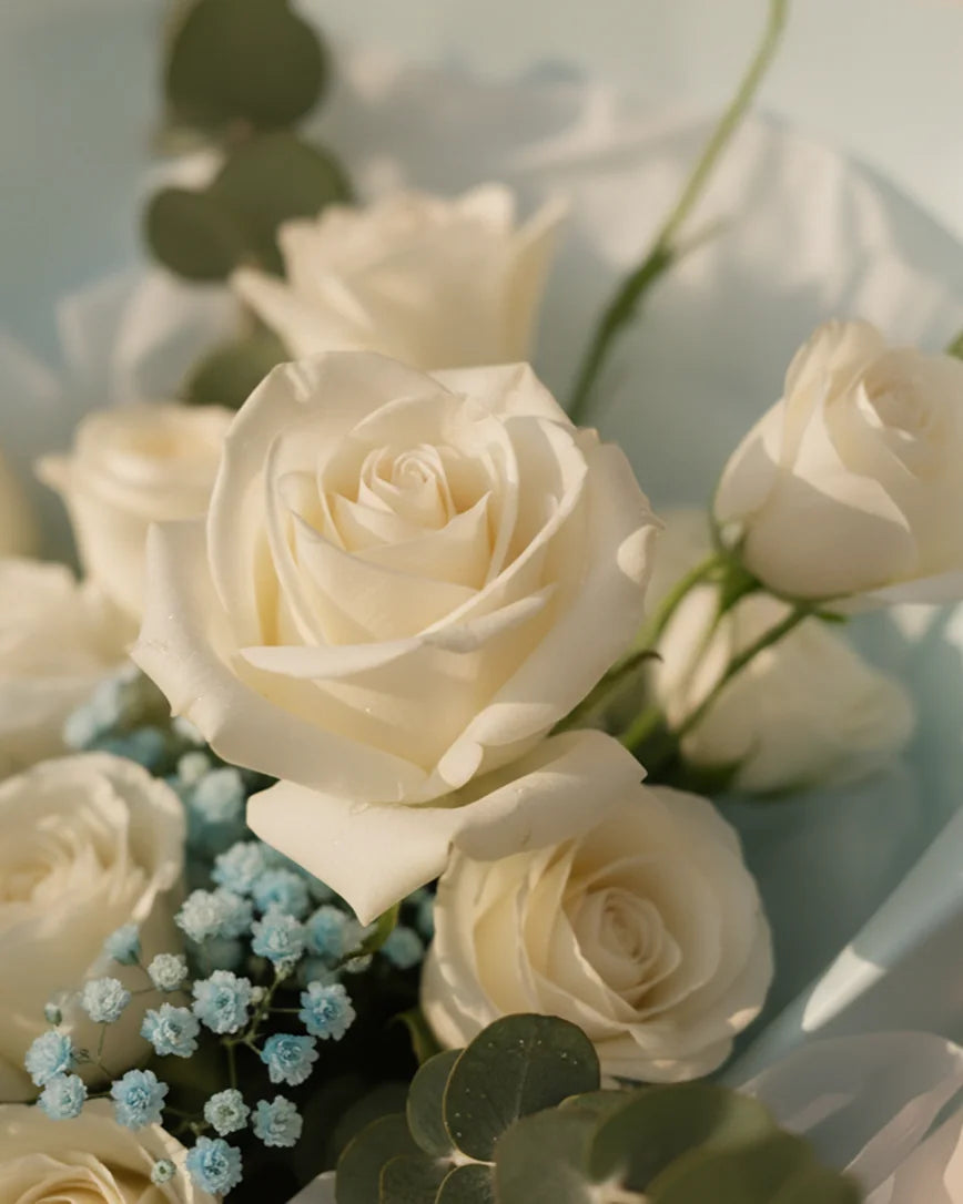 Lagon Bleu detail — luxury flowers Dubai | Miss Florenski