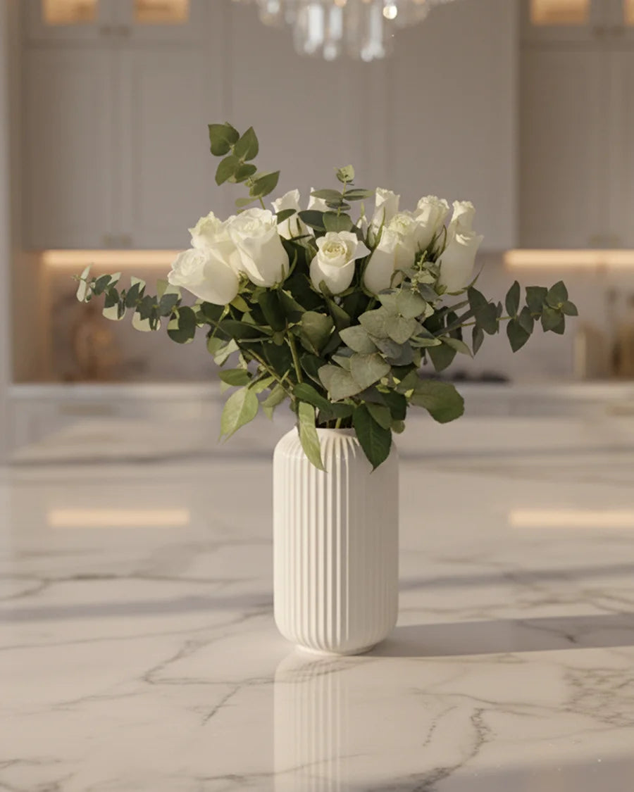 Vase de Fleurs Blanches - Miss Florenski Dubai